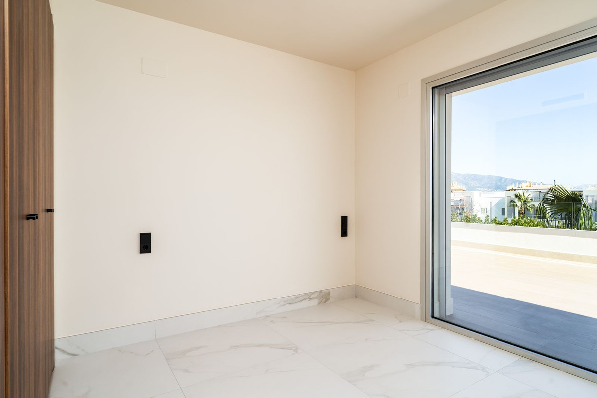 4 Bed Apartment for sale in San Pedro De Alcántara Costa Del Sol, Málaga, Spain