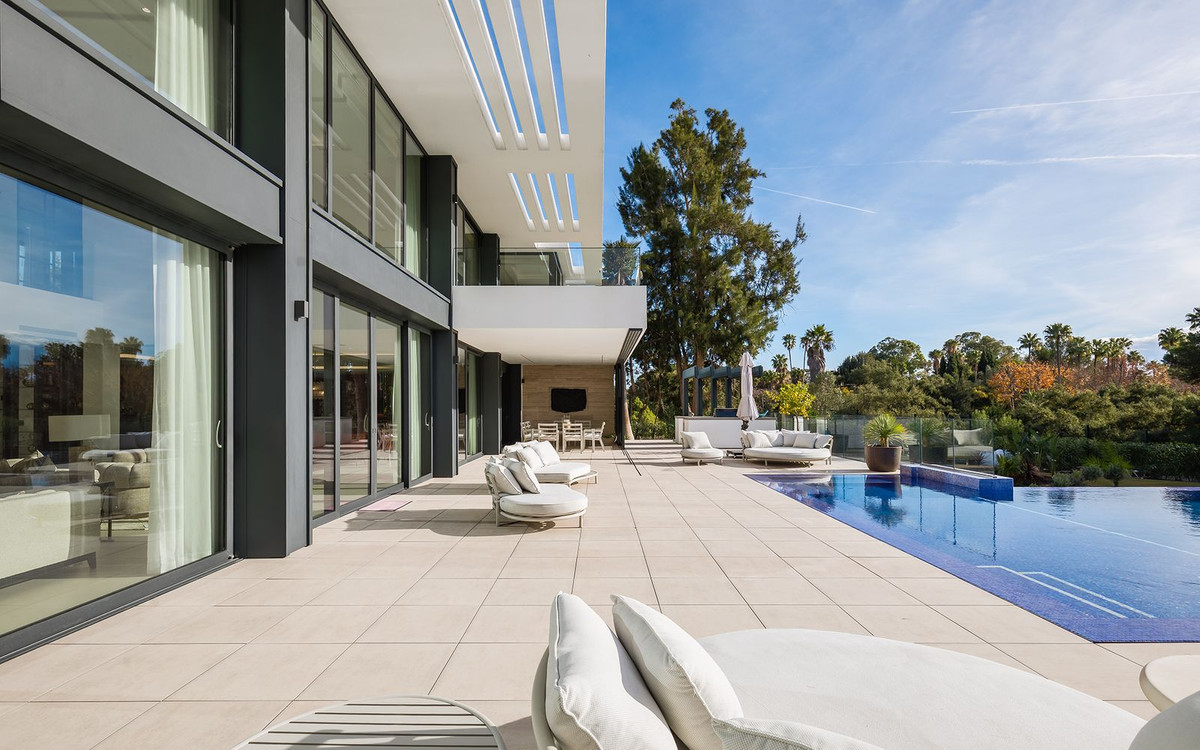 Se vende Villa - Chalet de 7 dormitorios en Costa Del Sol, Cadiz, España