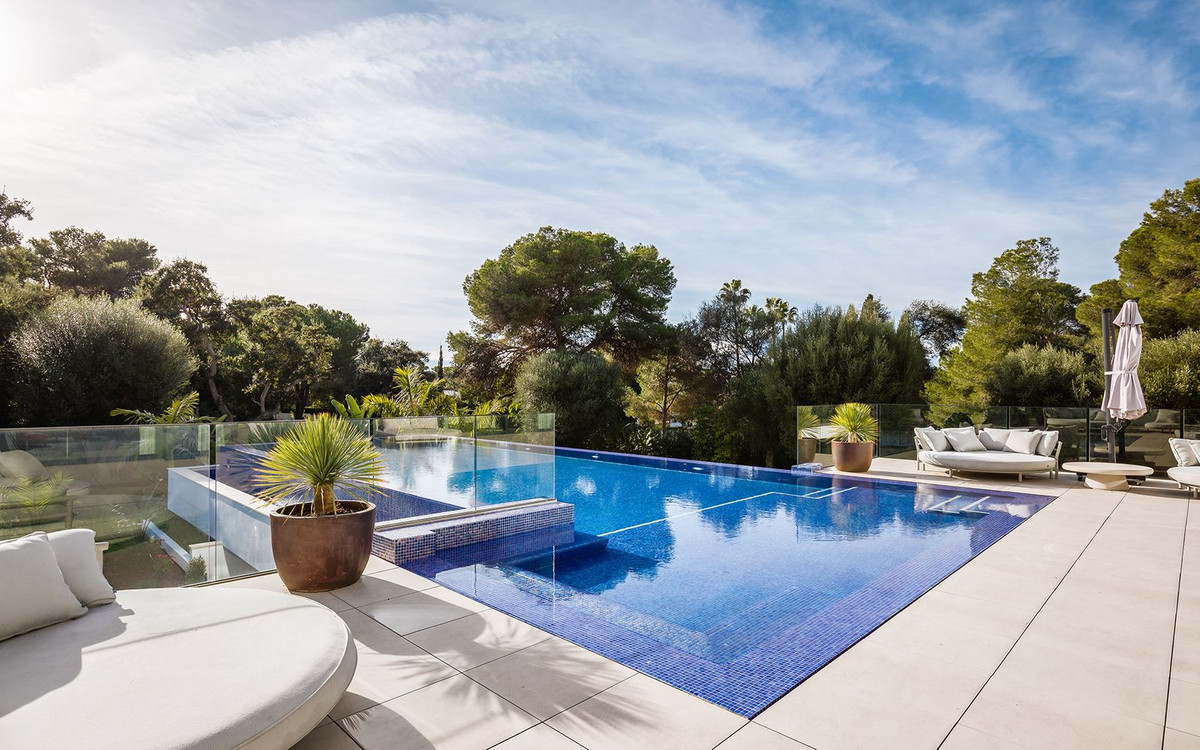 Se vende Villa - Chalet de 7 dormitorios en Costa Del Sol, Cadiz, España
