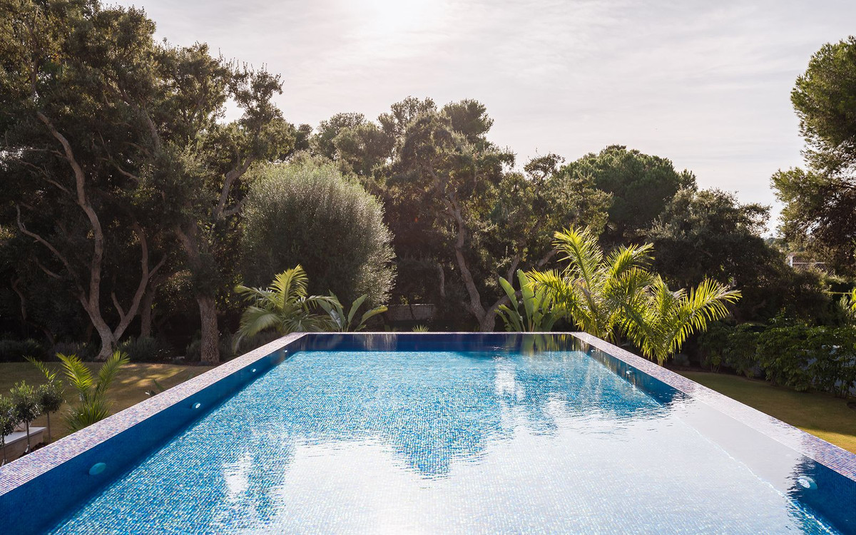 Se vende Villa - Chalet de 7 dormitorios en Costa Del Sol, Cadiz, España