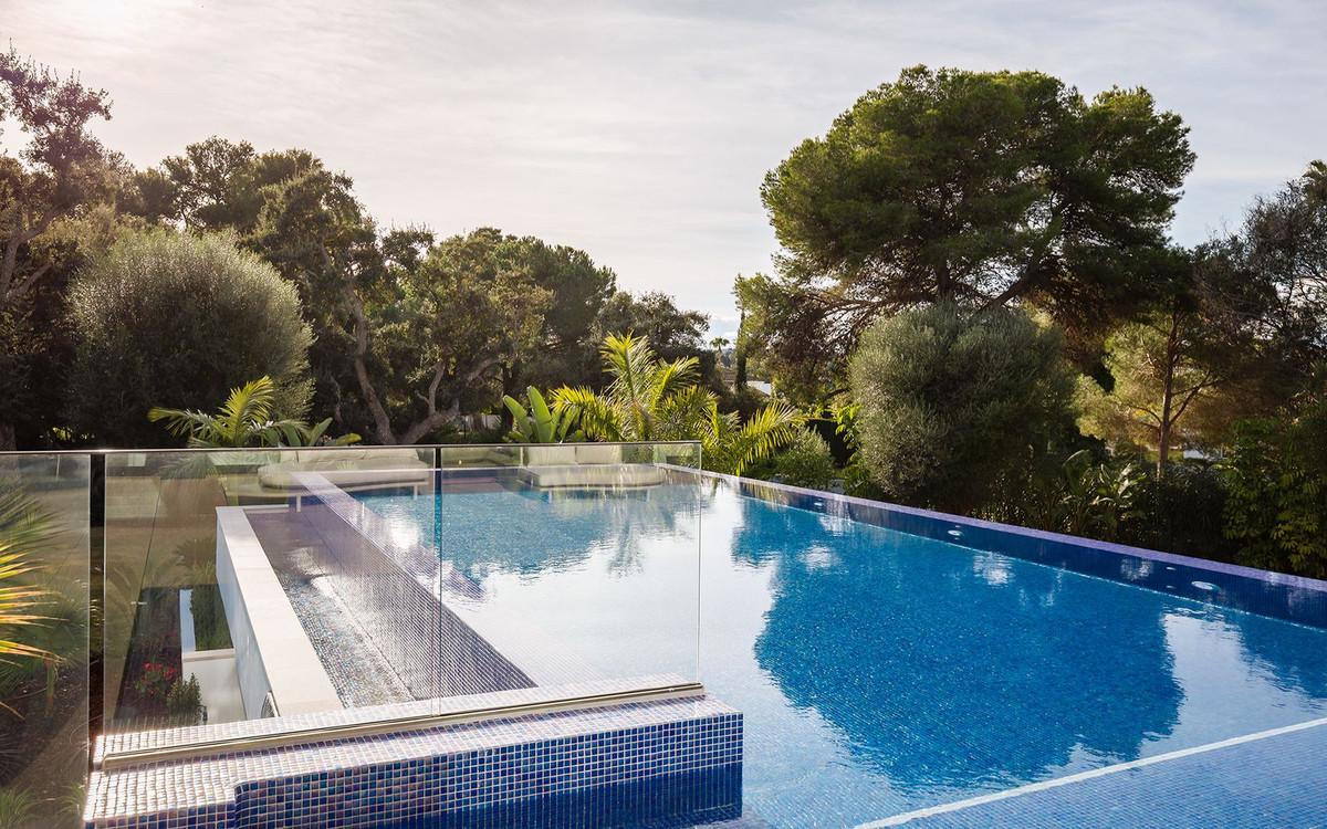 Se vende Villa - Chalet de 7 dormitorios en Costa Del Sol, Cadiz, España