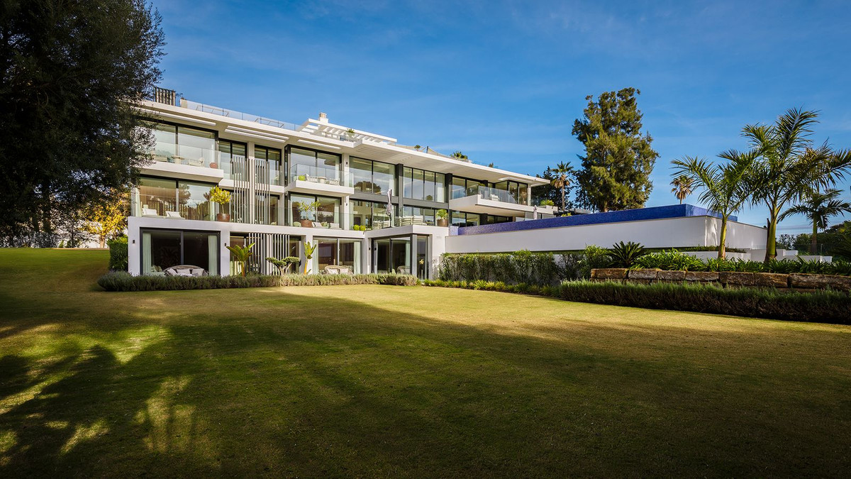 Se vende Villa - Chalet de 7 dormitorios en Costa Del Sol, Cadiz, España