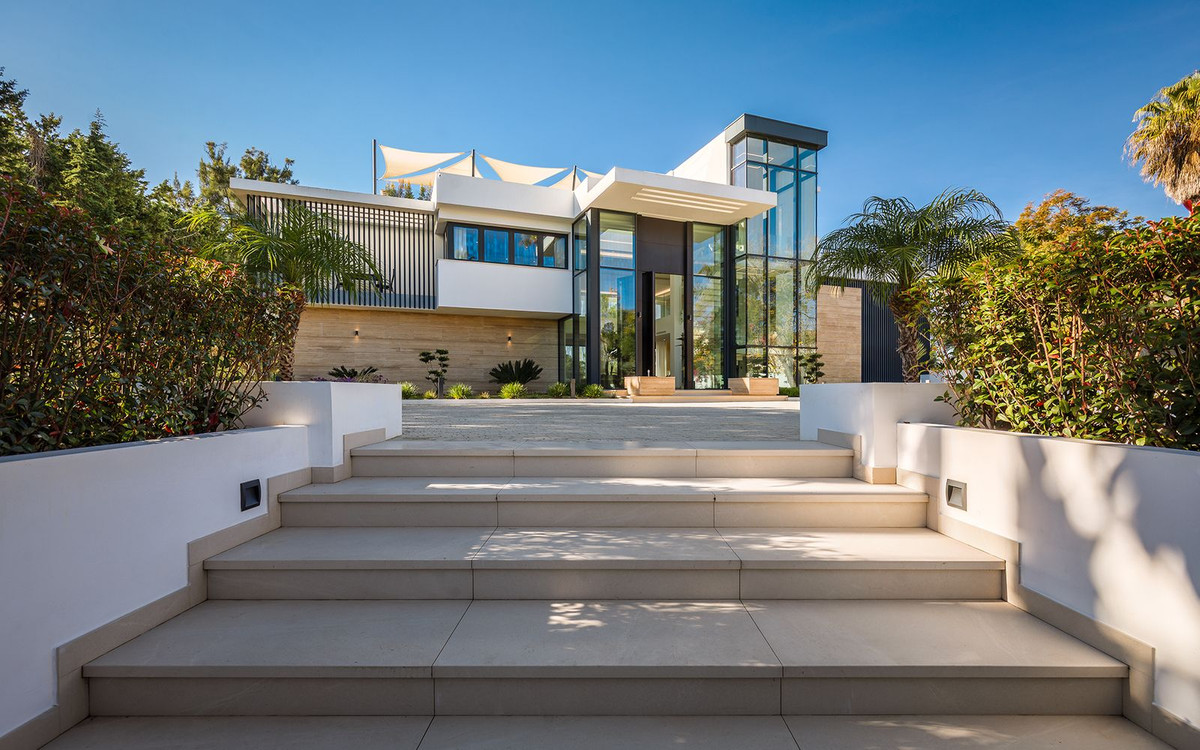 Se vende Villa - Chalet de 7 dormitorios en Costa Del Sol, Cadiz, España