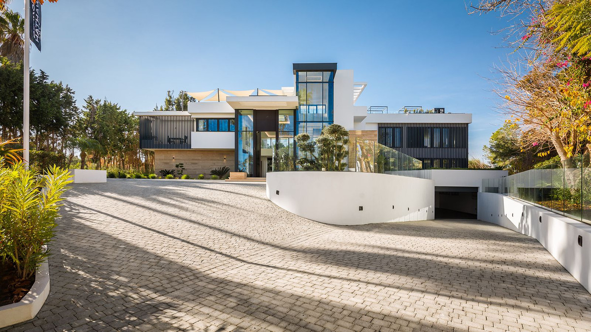 Se vende Villa - Chalet de 7 dormitorios en Costa Del Sol, Cadiz, España
