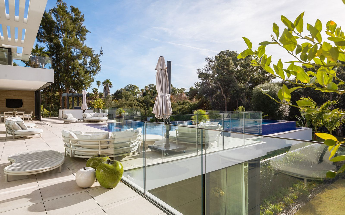Se vende Villa - Chalet de 7 dormitorios en Costa Del Sol, Cadiz, España