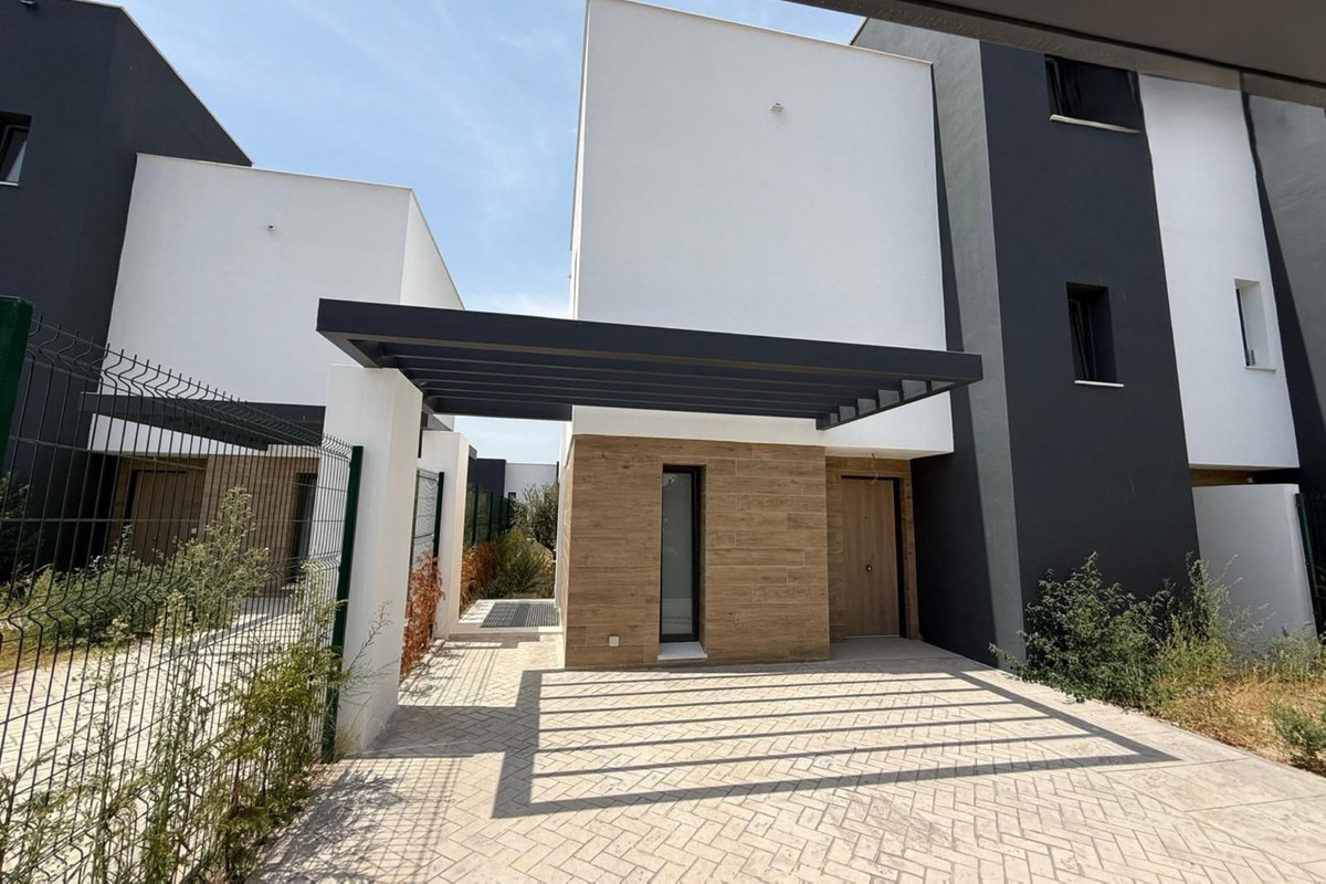 3 Bed Townhouse for sale in Atalaya Costa Del Sol, Málaga, Spain
