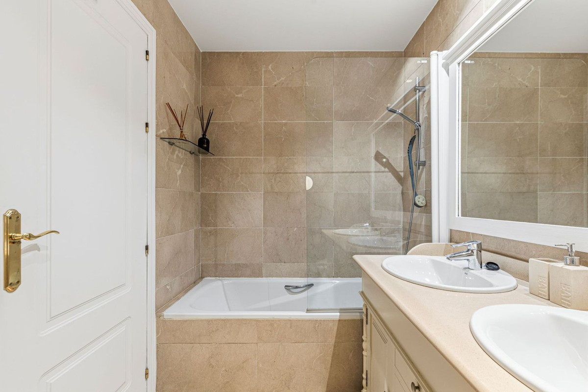 2 Bed Apartment for sale in Los Arqueros Costa Del Sol, Málaga, Spain