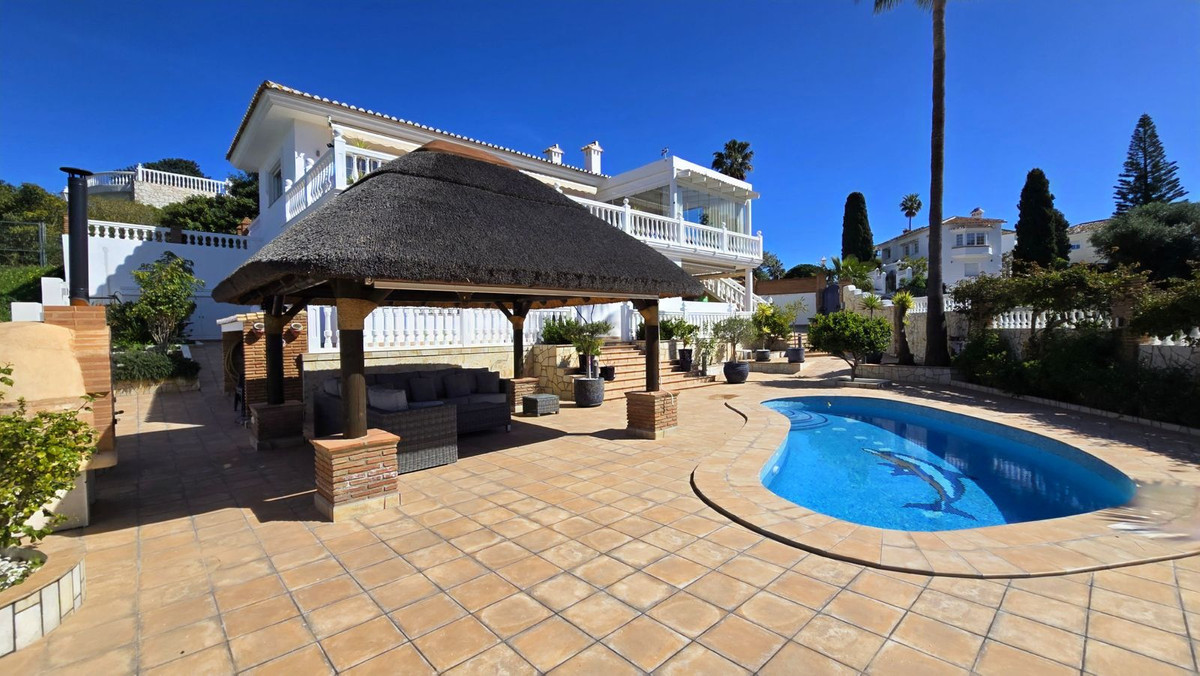 4 Bed Townhouse for sale in Cerros Del Aguila Costa Del Sol, Málaga, Spain