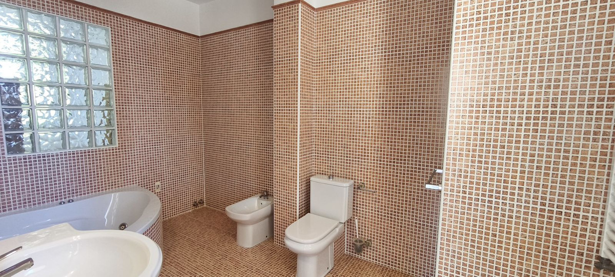 4 Bed Townhouse for sale in El Campello Costa Blanca, Alicante, Spain