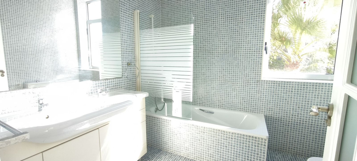 4 Bed Townhouse for sale in El Campello Costa Blanca, Alicante, Spain