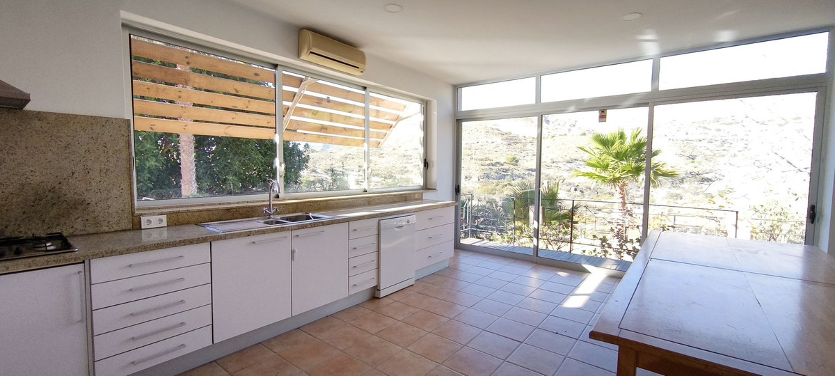 4 Bed Townhouse for sale in El Campello Costa Blanca, Alicante, Spain