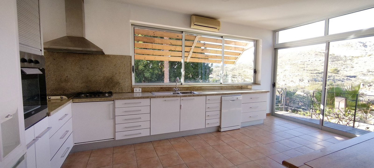 4 Bed Townhouse for sale in El Campello Costa Blanca, Alicante, Spain