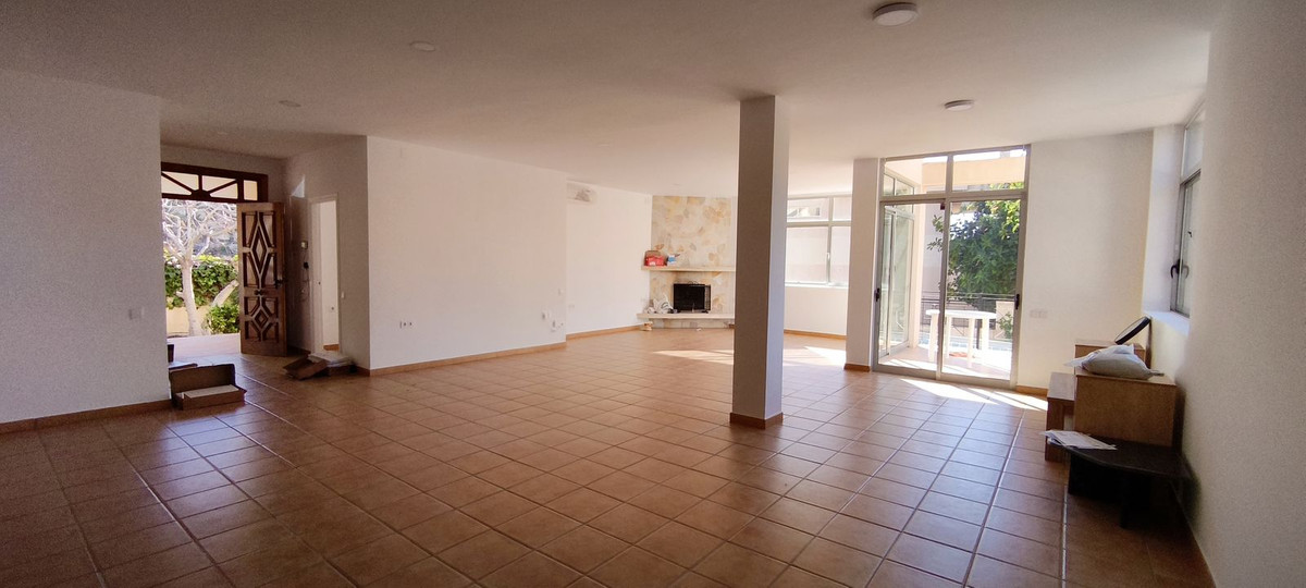 4 Bed Townhouse for sale in El Campello Costa Blanca, Alicante, Spain