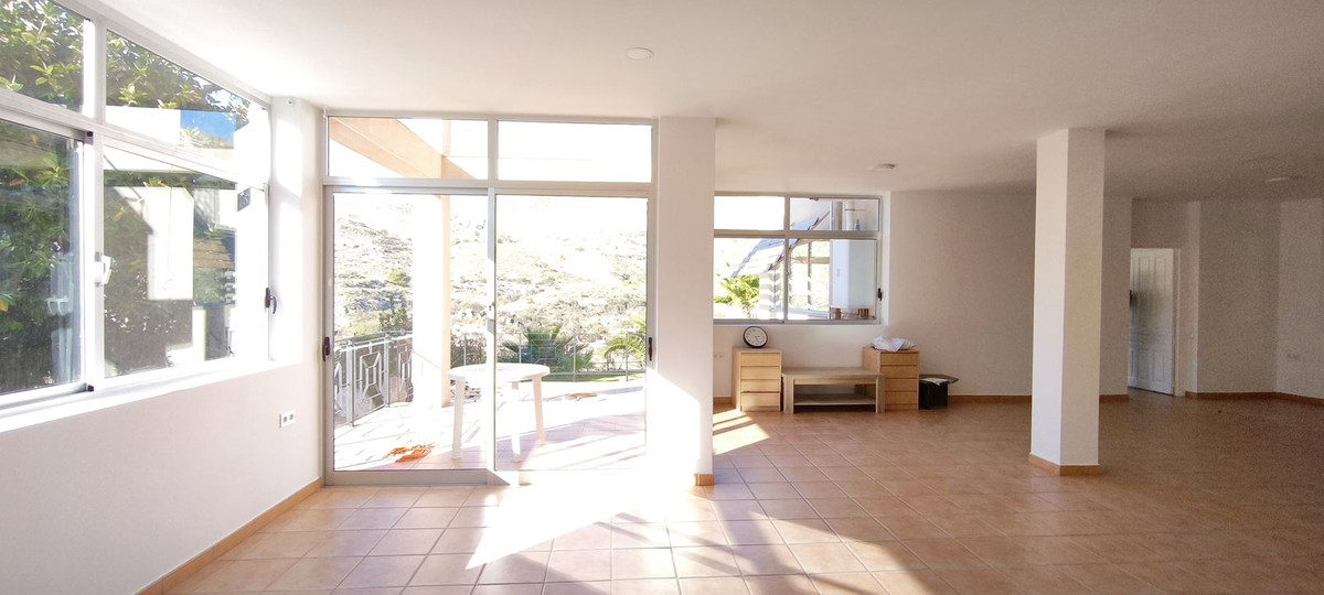 4 Bed Townhouse for sale in El Campello Costa Blanca, Alicante, Spain