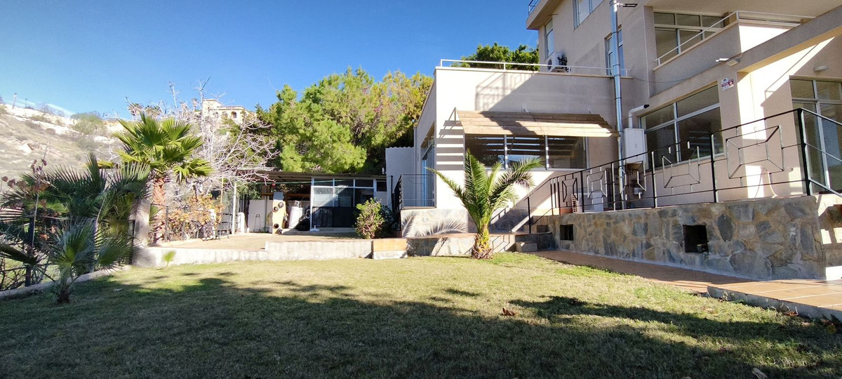 4 Bed Townhouse for sale in El Campello Costa Blanca, Alicante, Spain