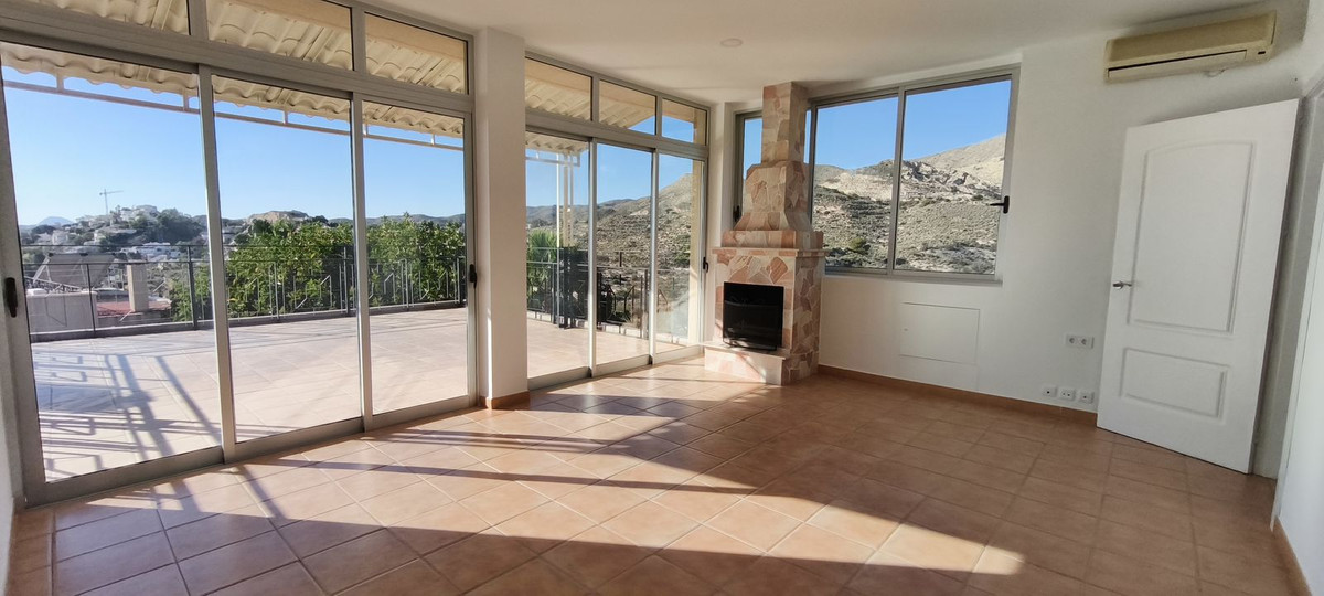 4 Bed Townhouse for sale in El Campello Costa Blanca, Alicante, Spain