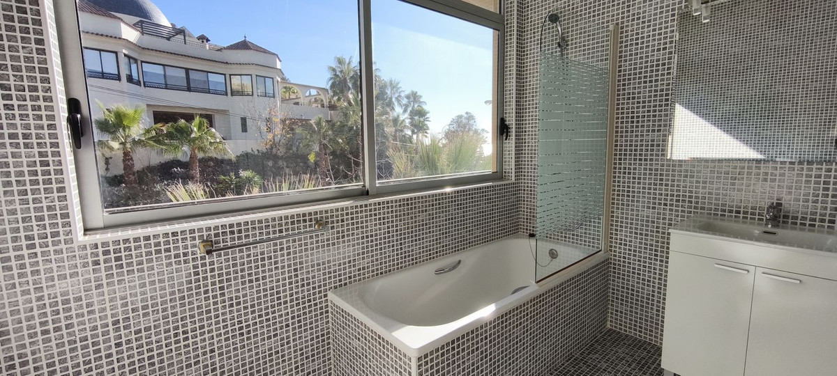 4 Bed Townhouse for sale in El Campello Costa Blanca, Alicante, Spain