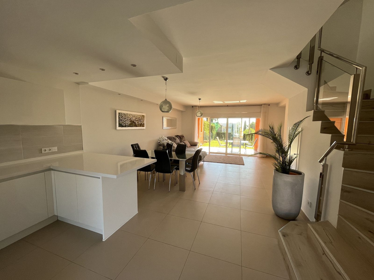 3 Bed Townhouse for sale in Benahavís Costa Del Sol, Málaga, Spain