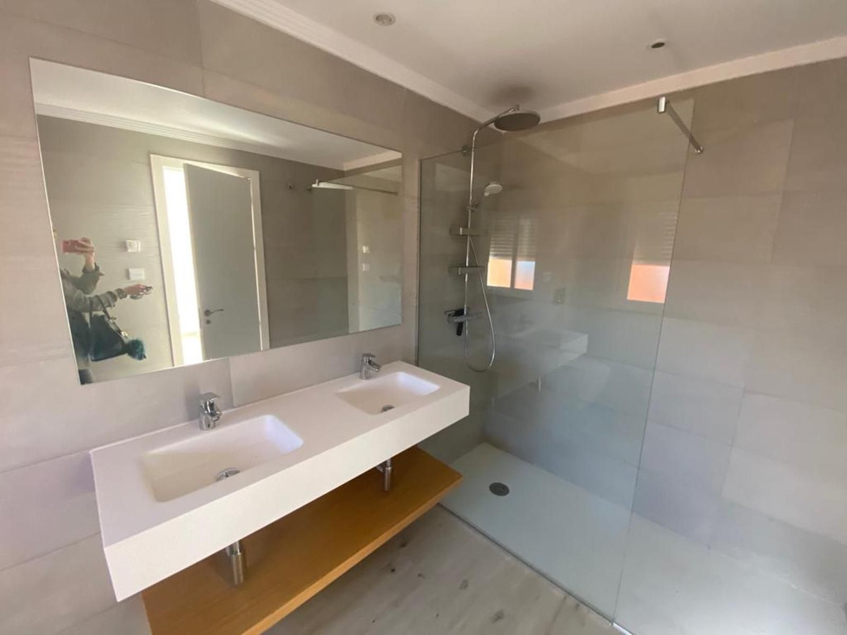 3 Bed Townhouse for sale in Benahavís Costa Del Sol, Málaga, Spain