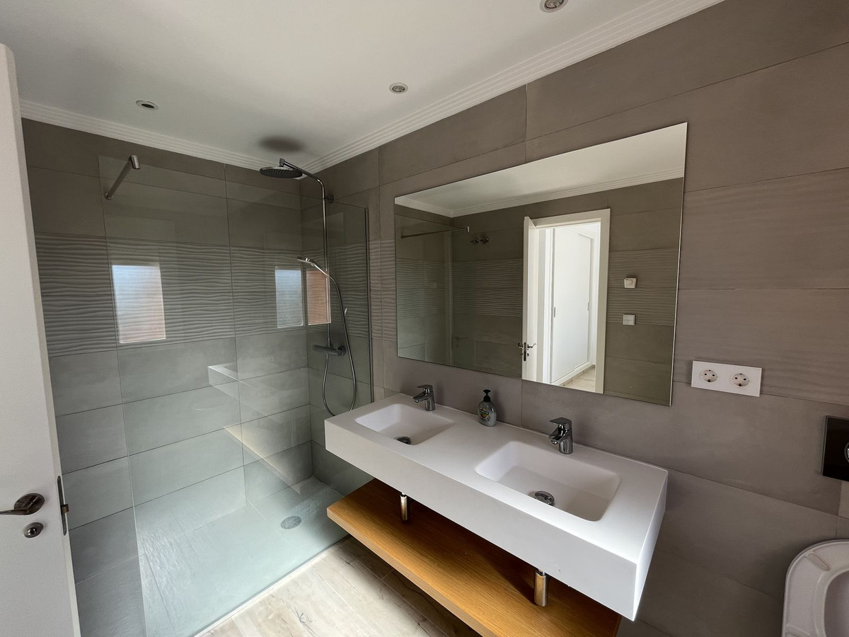 3 Bed Townhouse for sale in Benahavís Costa Del Sol, Málaga, Spain