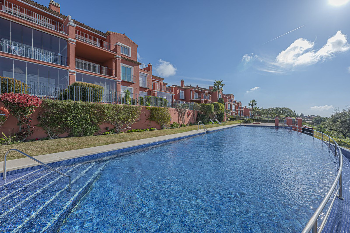 3 Bed Apartment for sale in La Mairena Costa Del Sol, Málaga, Spain