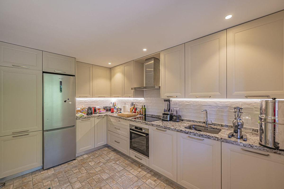 3 Bed Apartment for sale in La Mairena Costa Del Sol, Málaga, Spain