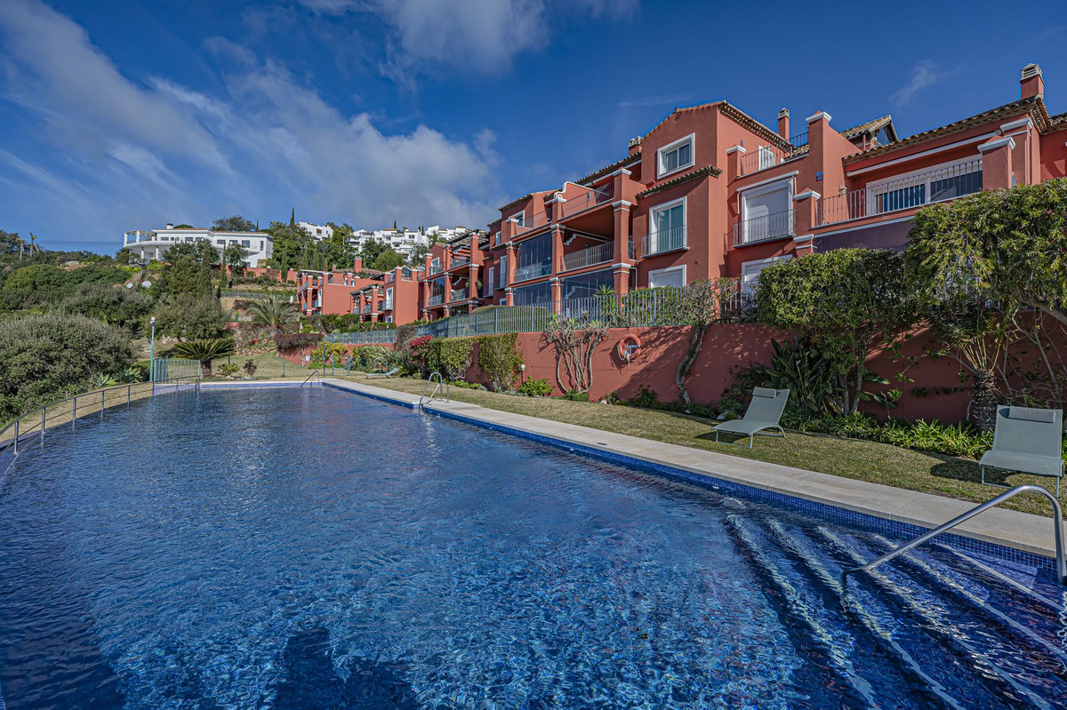 3 Bed Apartment for sale in La Mairena Costa Del Sol, Málaga, Spain