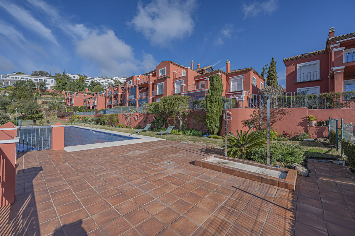 3 Bed Apartment for sale in La Mairena Costa Del Sol, Málaga, Spain