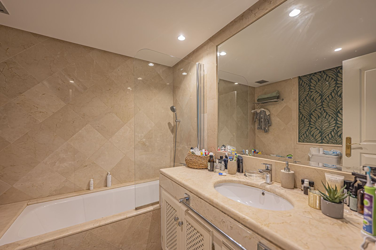3 Bed Apartment for sale in La Mairena Costa Del Sol, Málaga, Spain