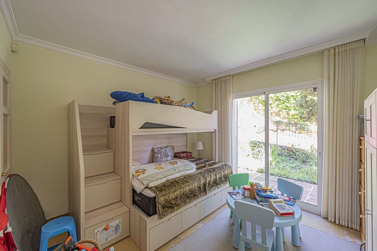 3 Bed Apartment for sale in La Mairena Costa Del Sol, Málaga, Spain
