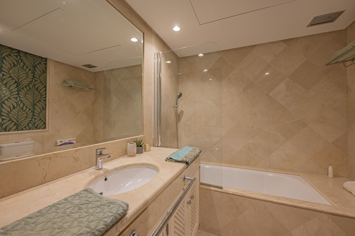 3 Bed Apartment for sale in La Mairena Costa Del Sol, Málaga, Spain