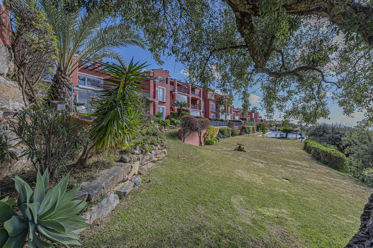 3 Bed Apartment for sale in La Mairena Costa Del Sol, Málaga, Spain