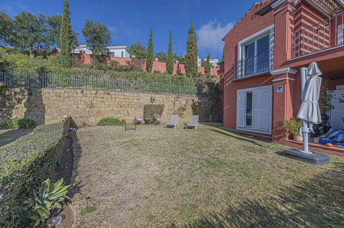 3 Bed Apartment for sale in La Mairena Costa Del Sol, Málaga, Spain