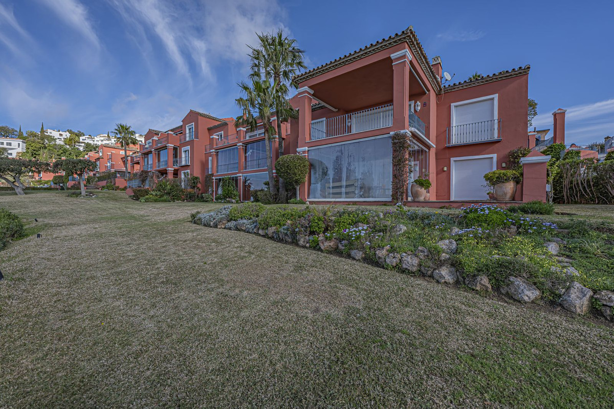 3 Bed Apartment for sale in La Mairena Costa Del Sol, Málaga, Spain