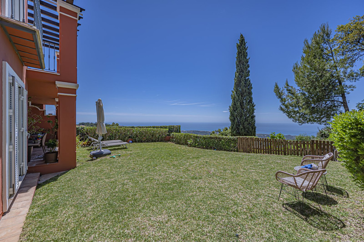 3 Bed Apartment for sale in La Mairena Costa Del Sol, Málaga, Spain