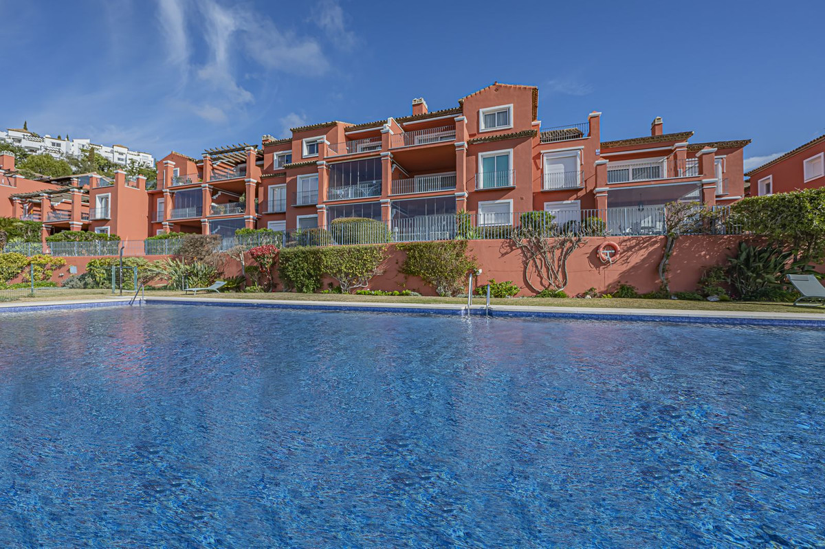 3 Bed Apartment for sale in La Mairena Costa Del Sol, Málaga, Spain