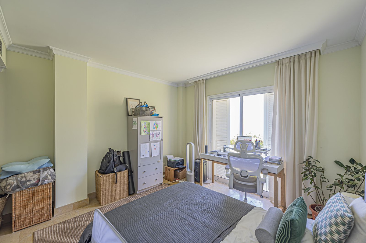 3 Bed Apartment for sale in La Mairena Costa Del Sol, Málaga, Spain