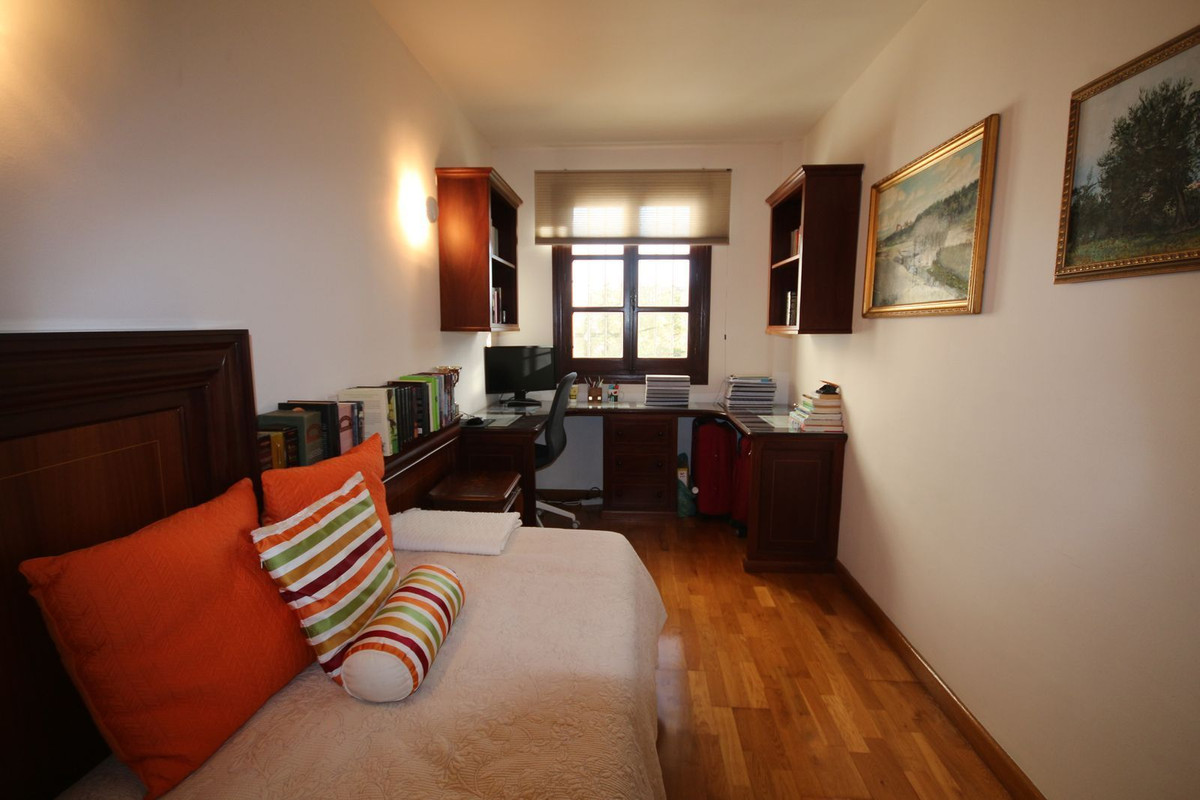 5 Bed Townhouse for sale in Marbella Costa Del Sol, Málaga, Spain
