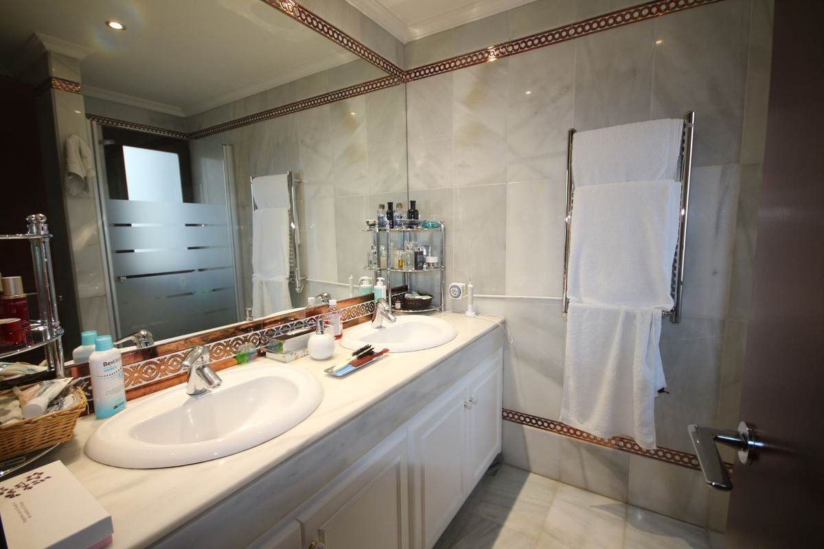 5 Bed Townhouse for sale in Marbella Costa Del Sol, Málaga, Spain