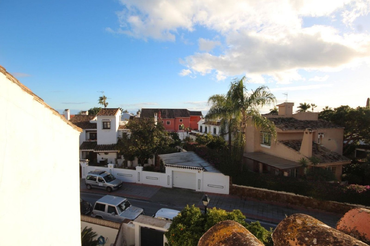 5 Bed Townhouse for sale in Marbella Costa Del Sol, Málaga, Spain