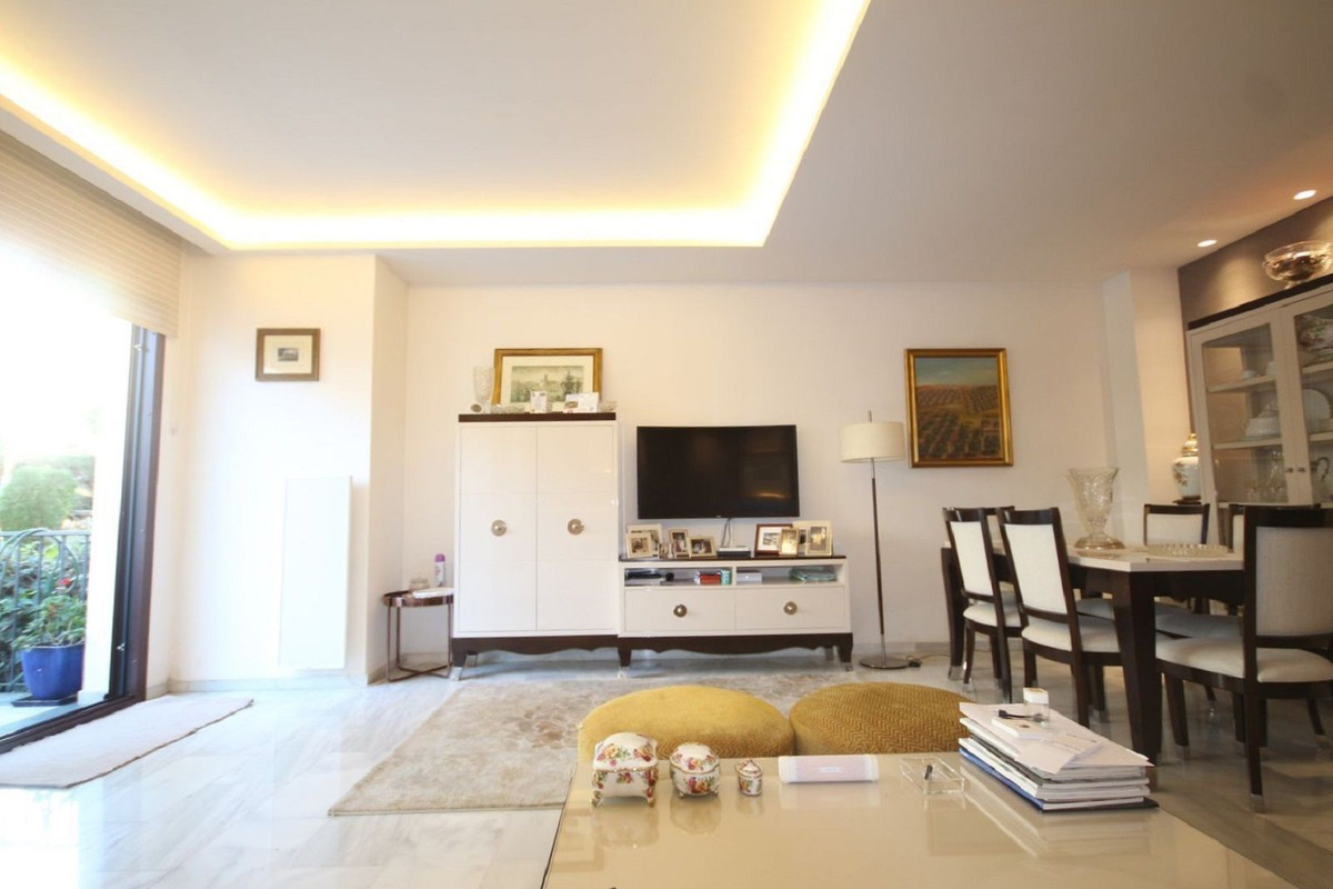 5 Bed Townhouse for sale in Marbella Costa Del Sol, Málaga, Spain