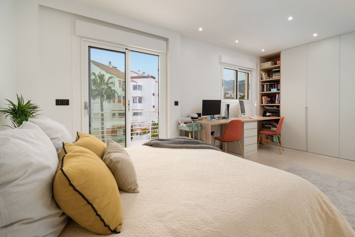 4 Bed Apartment for sale in Benalmadena Costa Del Sol, Málaga, Spain
