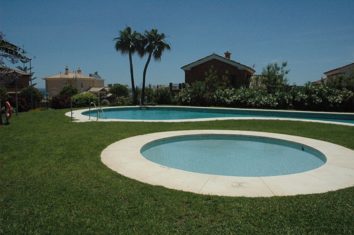 4 Bed Apartment for sale in Benalmadena Costa Del Sol, Málaga, Spain