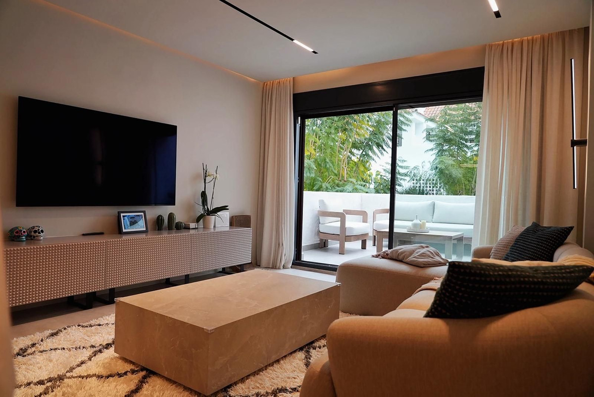 3 Bed Apartment for sale in Nueva Andalucía Costa Del Sol, Málaga, Spain