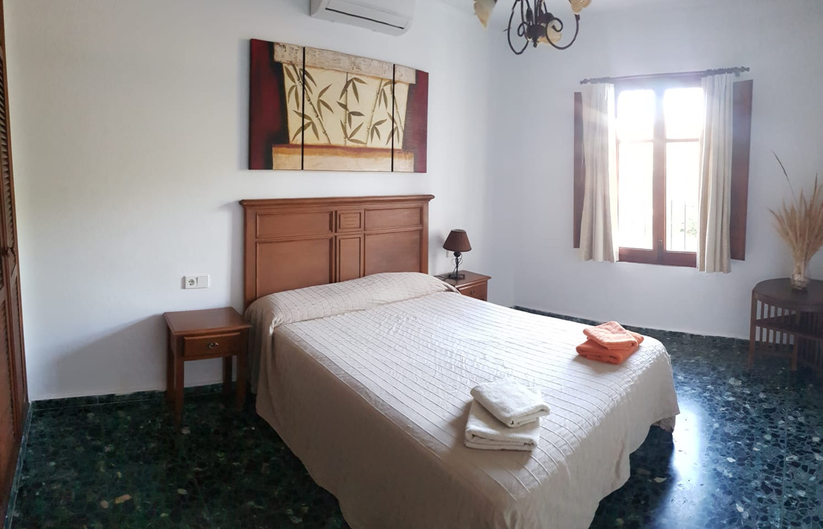 7 Bed Townhouse for sale in Alhaurín De La Torre Costa Del Sol, Málaga, Spain
