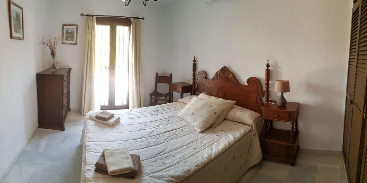 7 Bed Townhouse for sale in Alhaurín De La Torre Costa Del Sol, Málaga, Spain