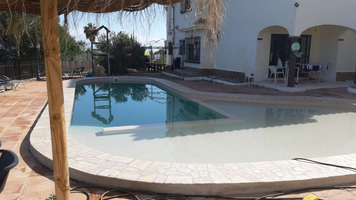 7 Bed Townhouse for sale in Alhaurín De La Torre Costa Del Sol, Málaga, Spain