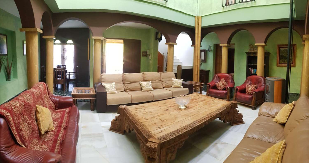 7 Bed Townhouse for sale in Alhaurín De La Torre Costa Del Sol, Málaga, Spain