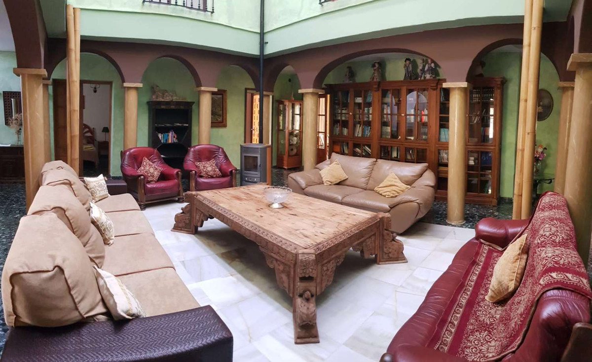 7 Bed Townhouse for sale in Alhaurín De La Torre Costa Del Sol, Málaga, Spain