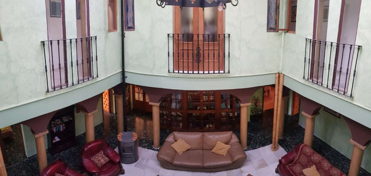 7 Bed Townhouse for sale in Alhaurín De La Torre Costa Del Sol, Málaga, Spain